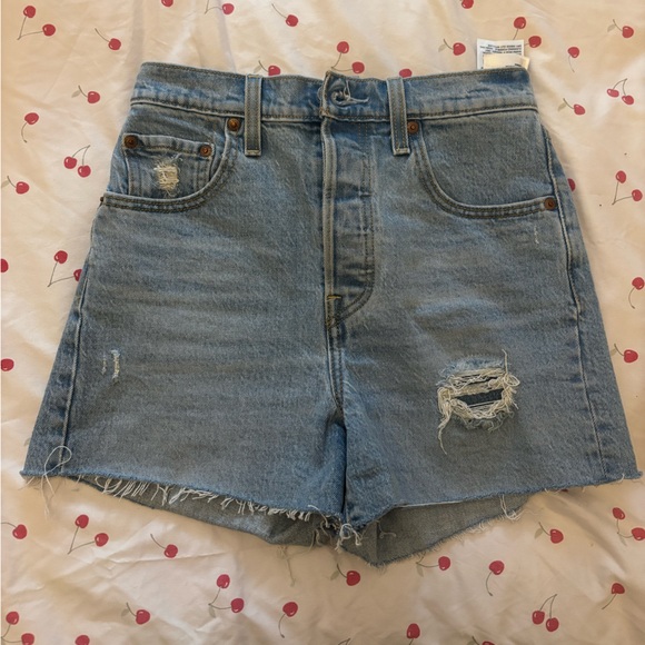 Levi’s Ribcage Short - Picture 4 of 5